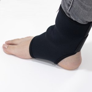 قوزک بند آتل دار نئوپرن سایز کوچک کد 6047 سما طب پاکان